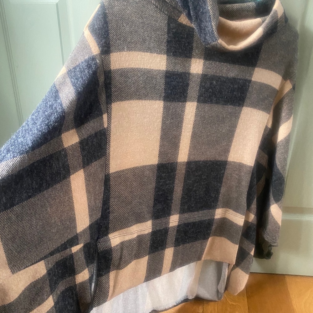 Woman’s poncho